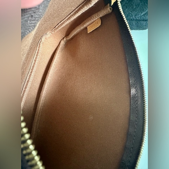 Louis Vuitton Pouchette - Picture 3 of 11